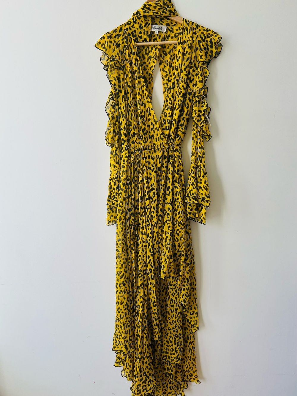 DvF Silk Wrap Dress, size 10-12 - Picture 12 of 15